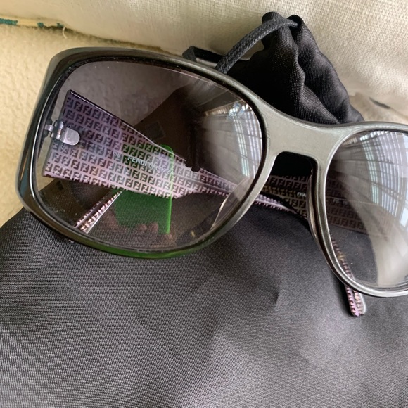 Fendi Sunglasses w/ Dust Bag - Picture 3 of 8